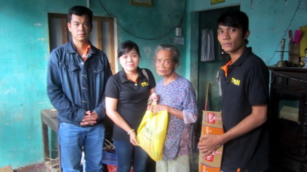 Bạn trẻ Quảng Nam sửa nhà cho người già neo đơn 