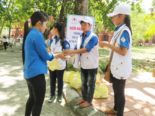 Trên 2000 suất cơm miễn phí cho thí sinh