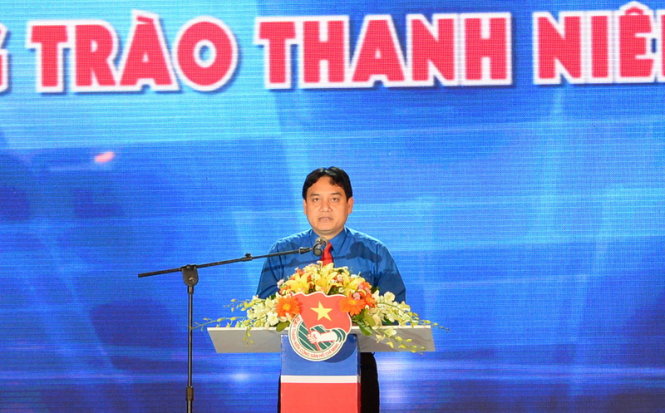 Bí thư thứ nhất T.Ư Đoàn Nguyễn Đắc Vinh phát biểu tại lễ kỉ niệm 15 năm phong trào thanh niên tình nguyện (2000-2014) Tự hào tiến bước dưới cờ Đảng. Ảnh: Hữu Khoa