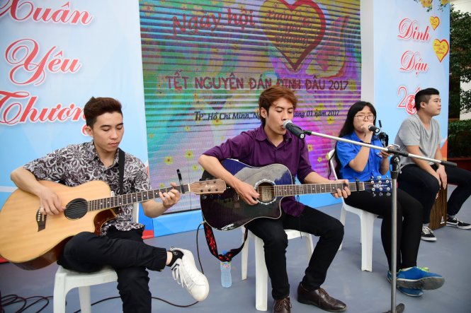 Bạn trẻ trải nghiệm thú vị với 'Xuân yêu thương' 