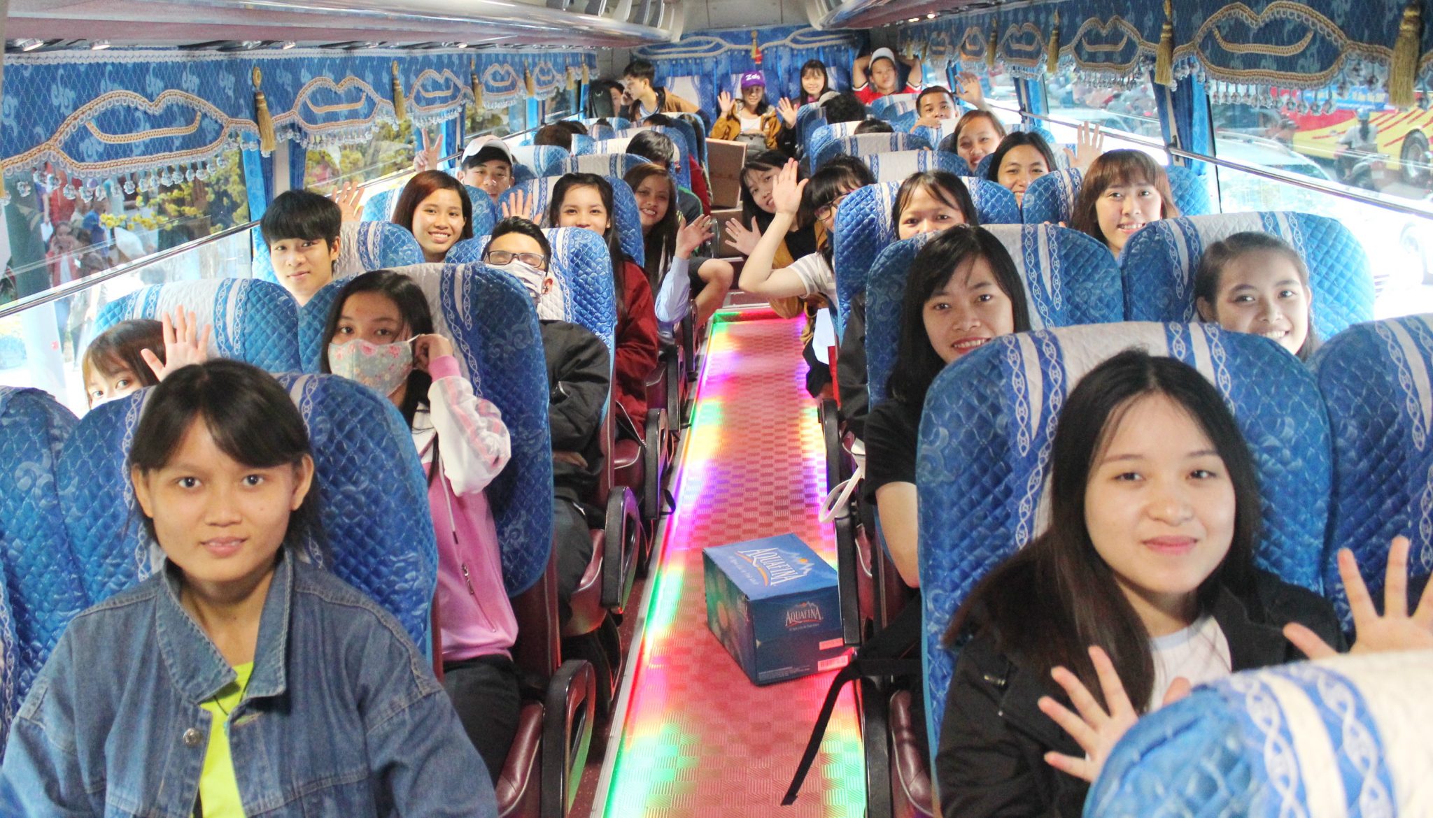 Gần 2.800 sinh viên nhận lì xì về quê đón tết