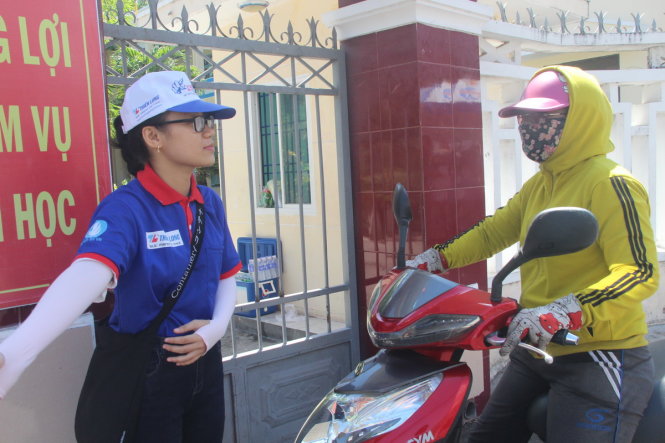 Những 'giọt thương' thầm lặng mùa thi 