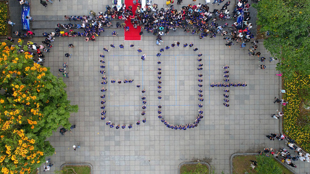 Tắt đèn hưởng ứng Giờ Trái đất 2018 để sống xanh hơn - Ảnh 1. Tắt đèn hưởng ứng Giờ Trái đất 2018 để sống xanh hơn - Ảnh 1.