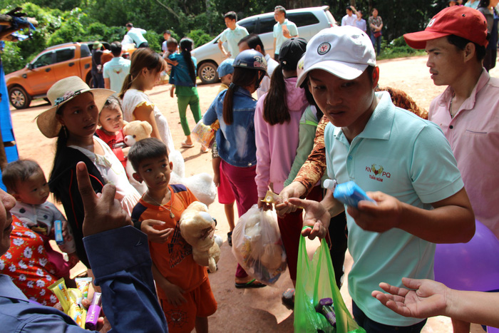 Ngày 1-6 ý nghĩa của 80 trẻ ở bãi rác trên đảo Phú Quốc - Ảnh 3. Ngày 1-6 ý nghĩa của 80 trẻ ở bãi rác trên đảo Phú Quốc - Ảnh 3.