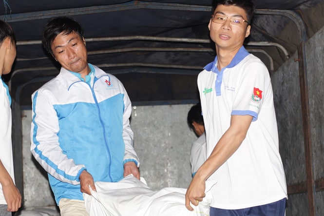 Những tình huống “khó đỡ” trong các chuyến tình nguyện - ảnh 3