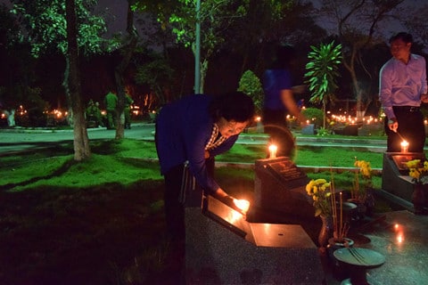 TP.HCM tổ chức lễ thắp nến tri ân các anh hùng liệt sĩ - ảnh 3