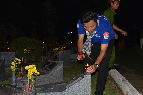 TP.HCM tổ chức lễ thắp nến tri ân các anh hùng liệt sĩ - ảnh 4