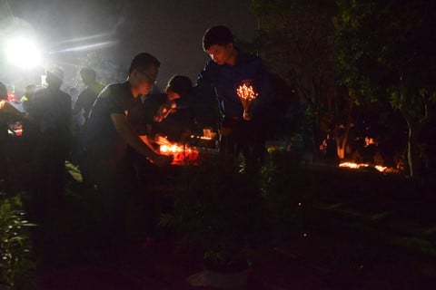 TP.HCM tổ chức lễ thắp nến tri ân các anh hùng liệt sĩ - ảnh 7