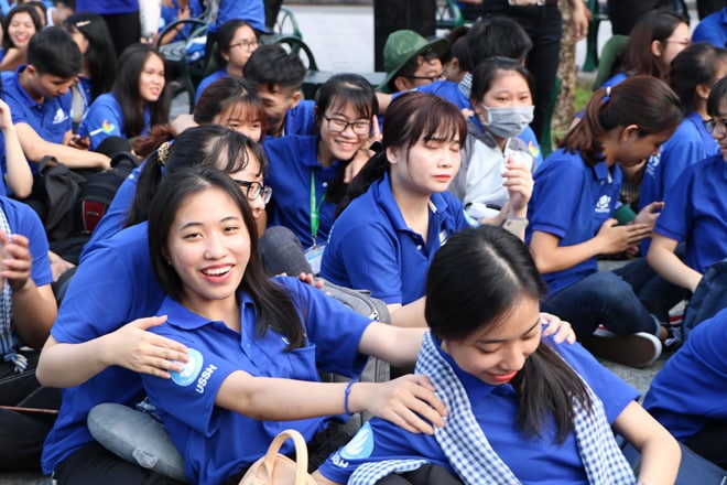 Vì sao hoạt động tình nguyện hè thu hút bạn trẻ? - ảnh 1