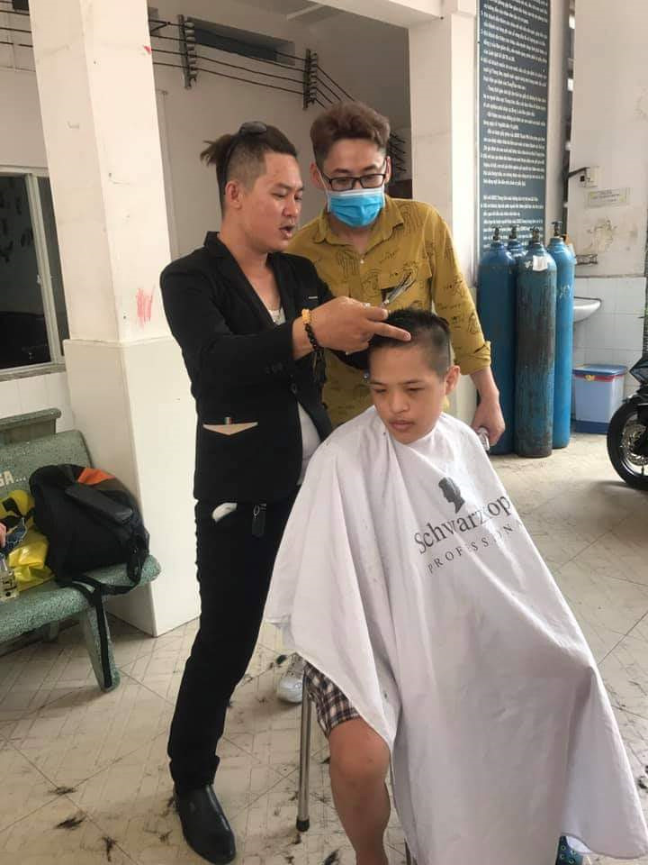 Mang lại niềm vui cho học sinh trước thềm năm học mới - ảnh 1