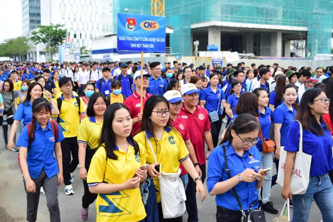 Tình nguyện làm nhiều việc ý nghĩa cho cộng đồng - ảnh 2