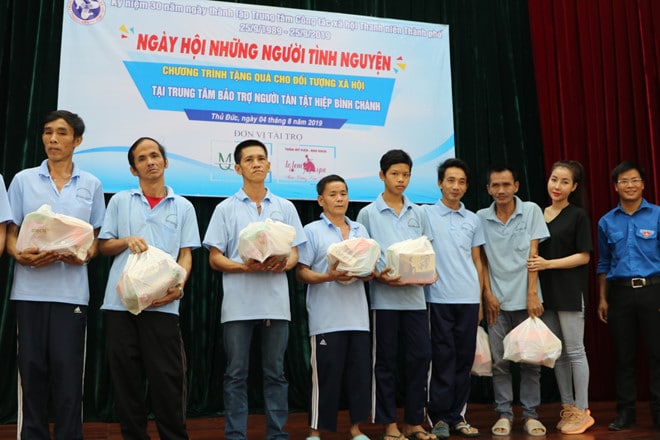 Tình nguyện làm nhiều việc ý nghĩa cho cộng đồng - ảnh 3