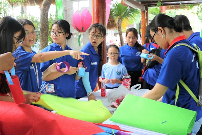 Tình nguyện làm nhiều việc ý nghĩa cho cộng đồng - ảnh 5