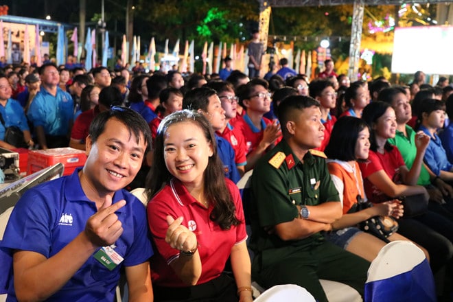 Tình nguyện làm nhiều việc ý nghĩa cho cộng đồng - ảnh 6